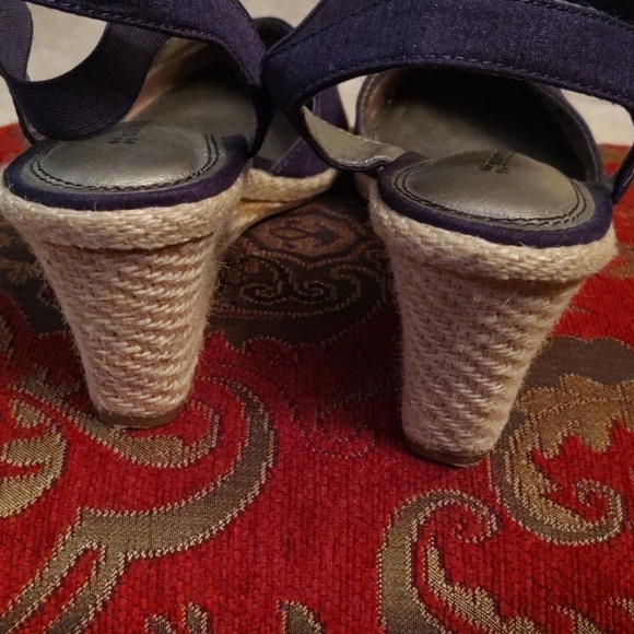 Shoe - Picture 3 of 3